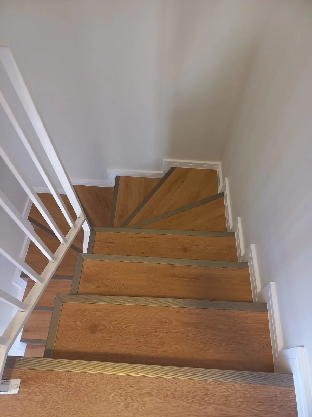 Escada com Piso Laminado